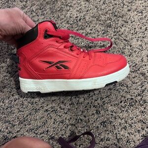 Final clearance Reebok red Boy’s High Top Sneakers size 3Y EUC S14